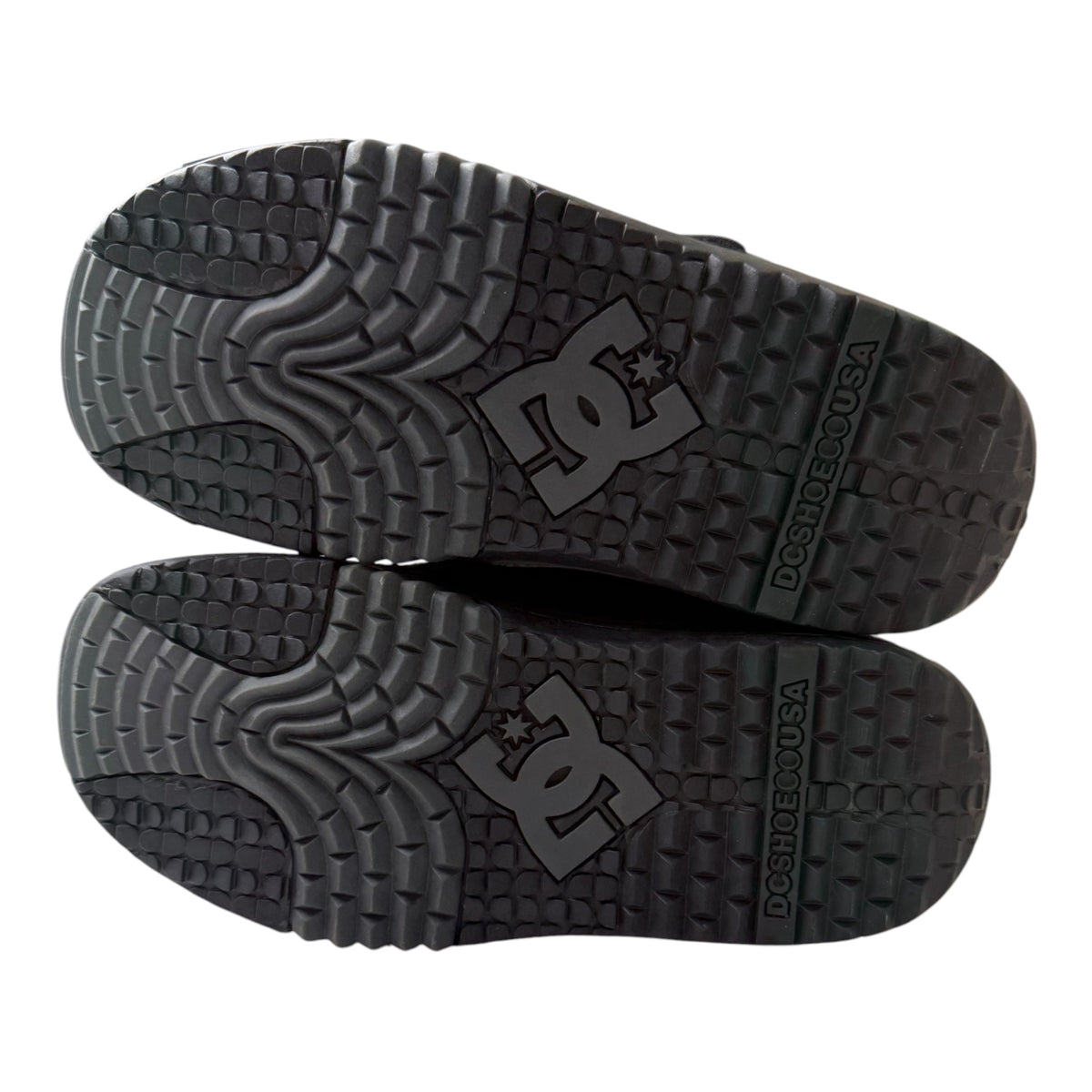DC Shoes Black Suede Women’s Snow Boots w/ Gray Fur Trim & Lace-Up Design