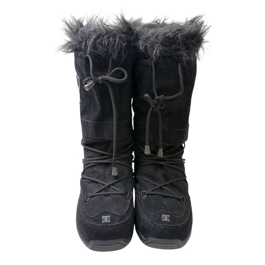 DC Shoes Black Suede Women’s Snow Boots w/ Gray Fur Trim & Lace-Up Design